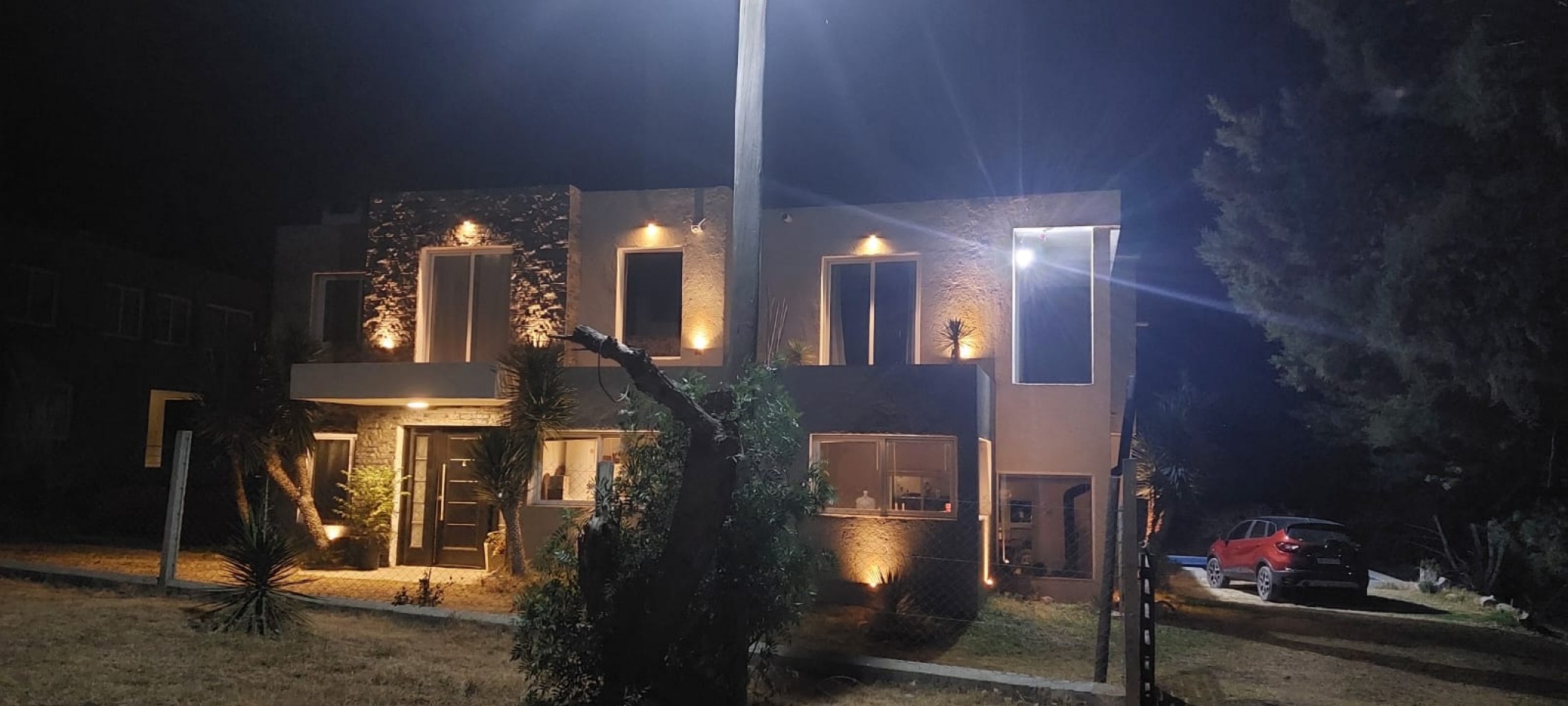 Vendo casa de dos plantas en Villa Lago Azul (B° cerrado sobre el lago San Roque)