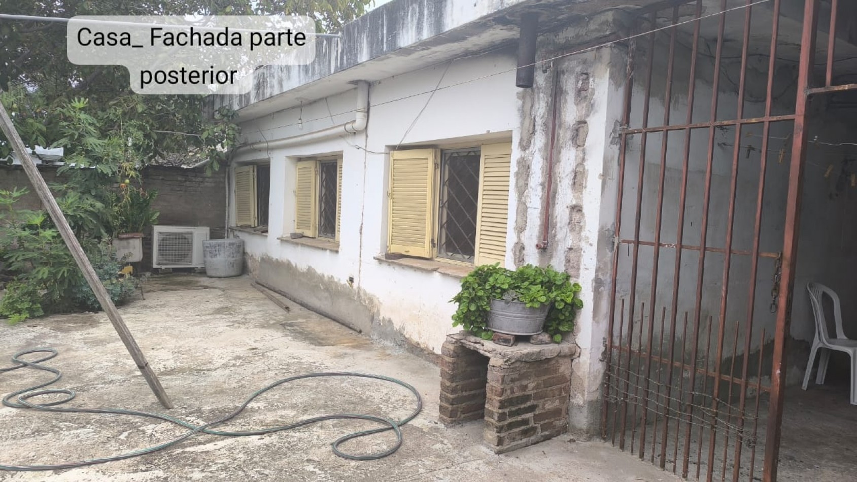 INVERSION UNICA! Casa + 2 Deptos + 2 depositos y resto estructura p/galpon