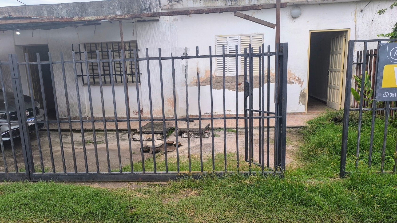 INVERSION UNICA! Casa + 2 Deptos + 2 depositos y resto estructura p/galpon