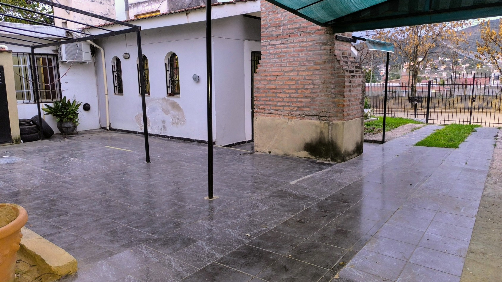 Oportunidad casa   de 3 dorm. en Villa Carlos Paz 