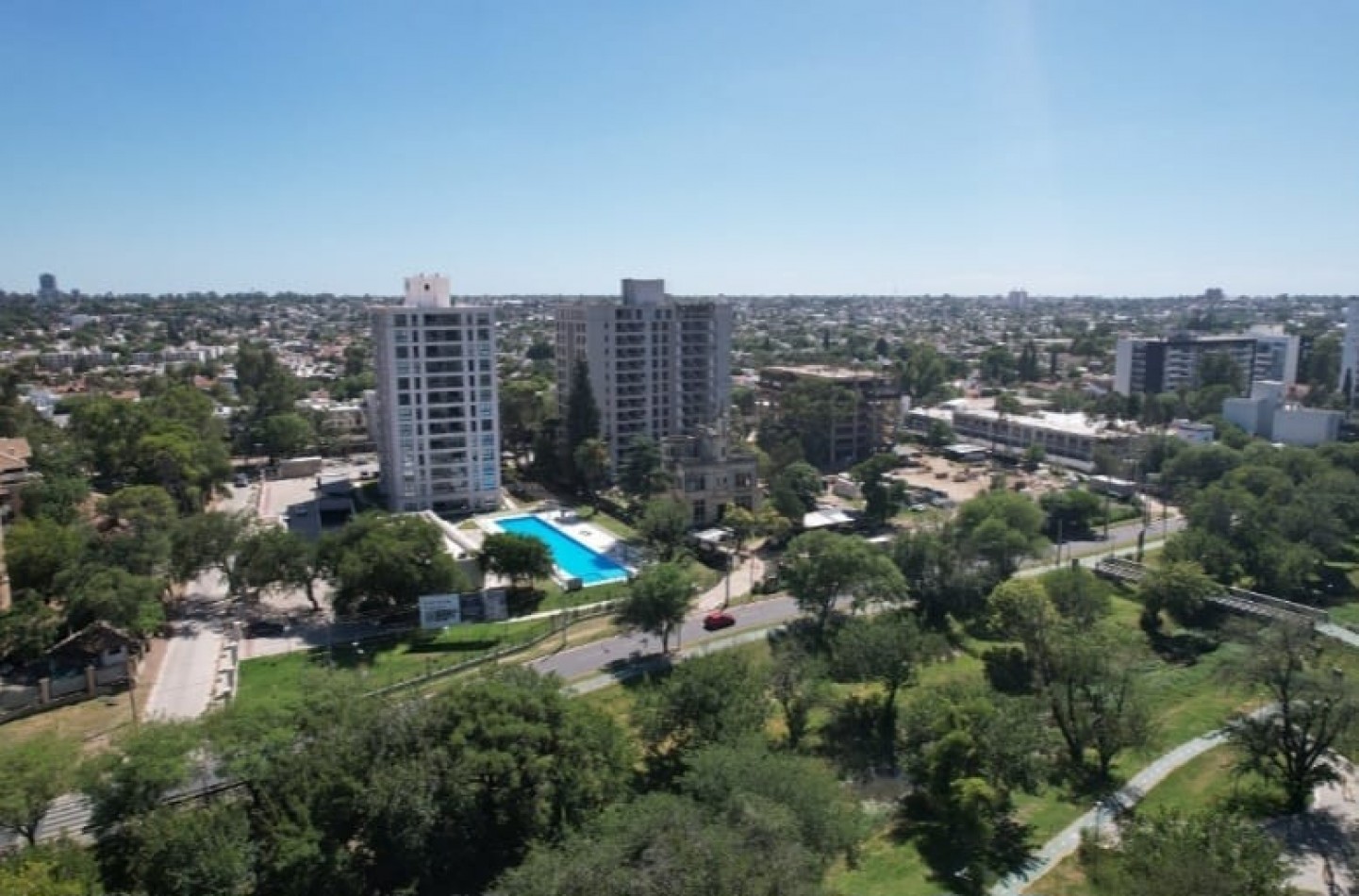 Venta de hermoso departamento en Condominio de lujo Opera Park  ENTREGA INICIAL 40% POSESION 2025