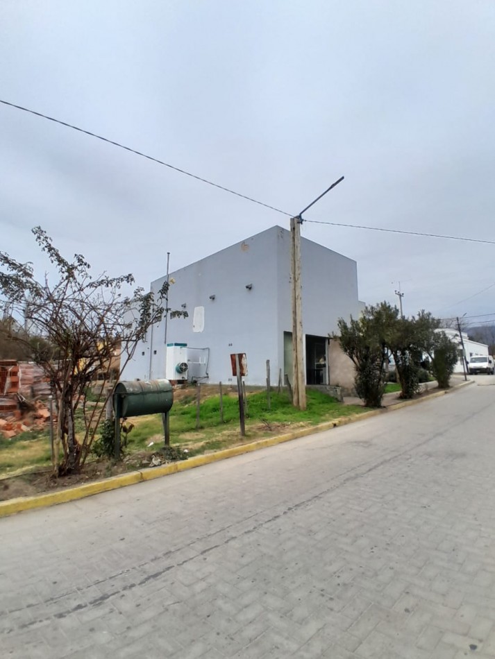 PREDIO 2 DEPARTAMNETOS Y 3 LOCALES APTOS SUB-DIVISION