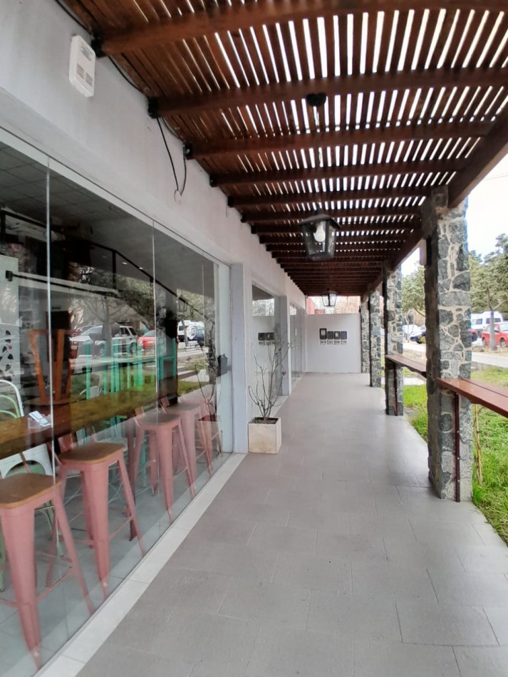 PREDIO 2 DEPARTAMNETOS Y 3 LOCALES APTOS SUB-DIVISION