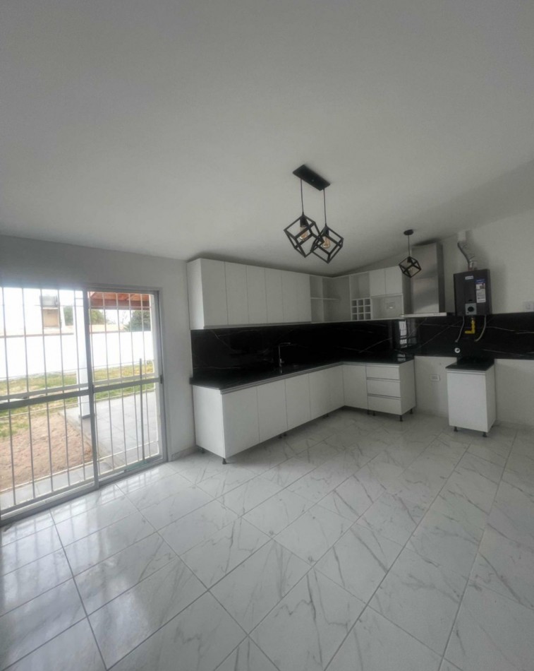 CASA RECIEN REMODELADA EN VENTA