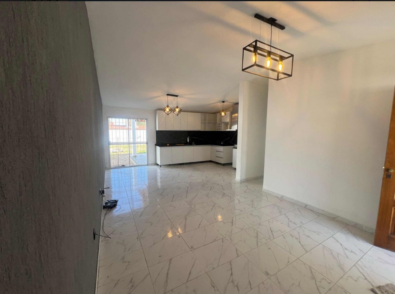 CASA RECIEN REMODELADA EN VENTA