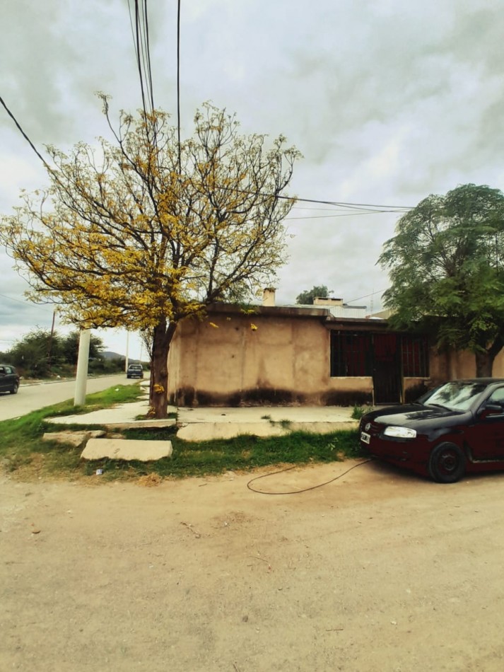 VENDE CASA ESQUINA CON GALPON Y DEPARTAMENTO