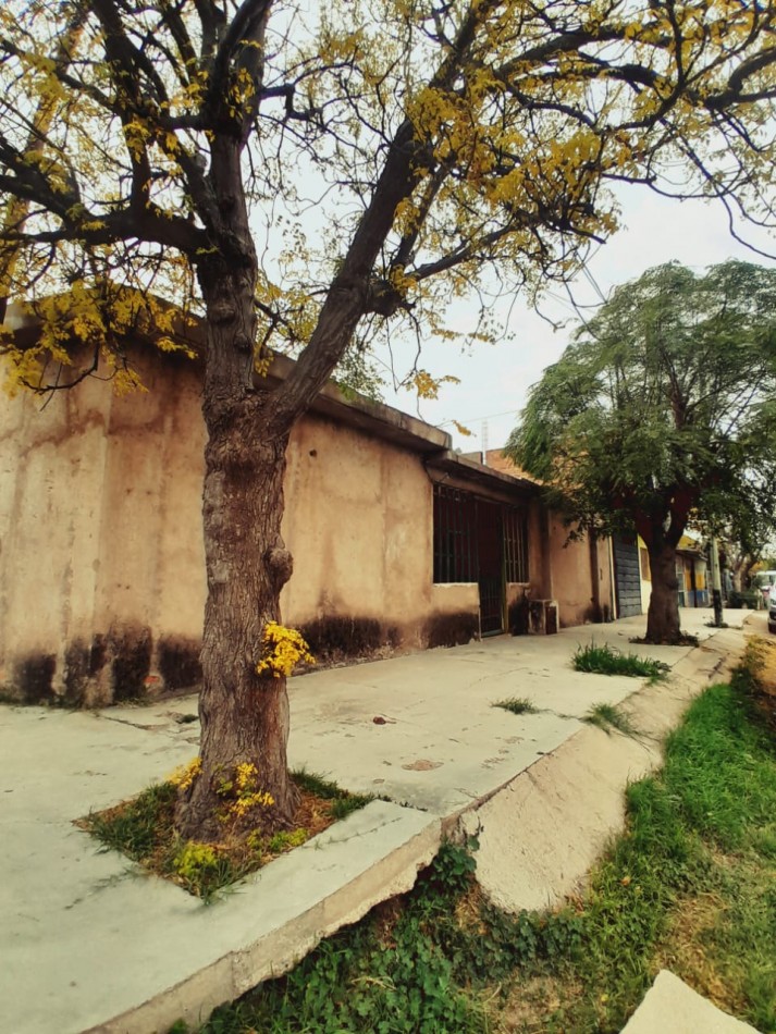 VENDE CASA ESQUINA CON GALPON Y DEPARTAMENTO