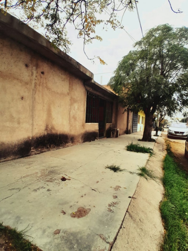 VENDE CASA ESQUINA CON GALPON Y DEPARTAMENTO