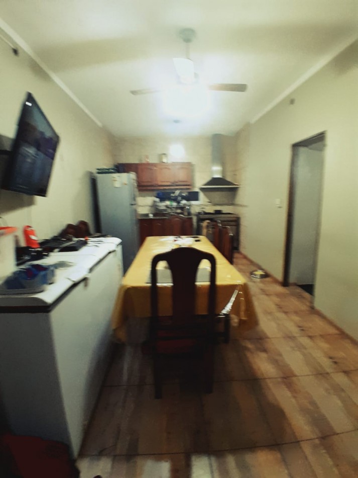 VENDE CASA ESQUINA CON GALPON Y DEPARTAMENTO