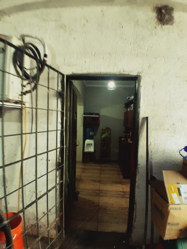 VENDE CASA ESQUINA CON GALPON Y DEPARTAMENTO