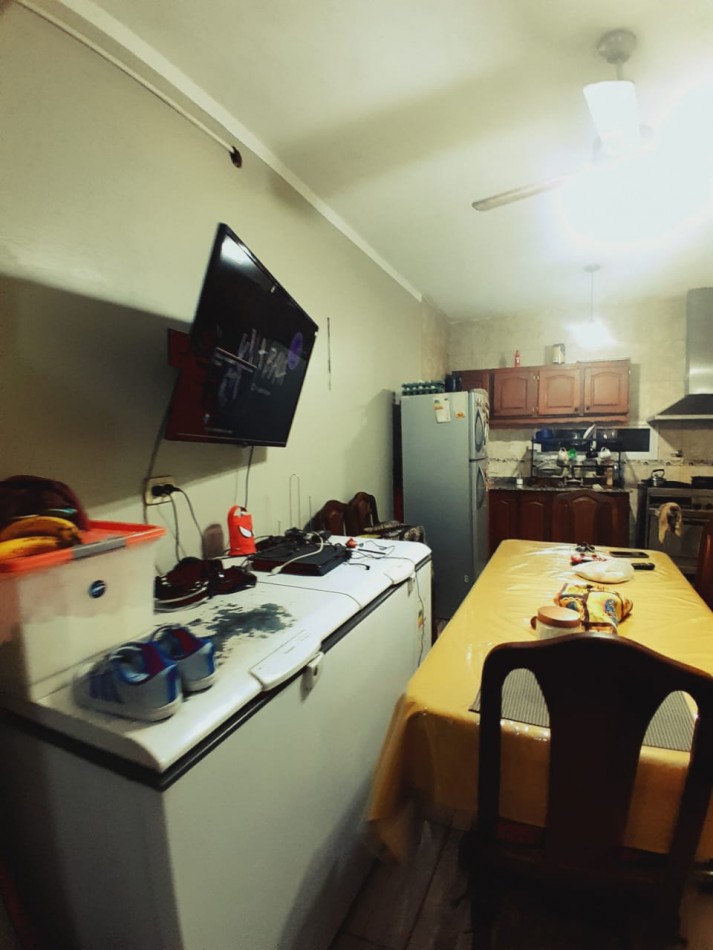 VENDE CASA ESQUINA CON GALPON Y DEPARTAMENTO