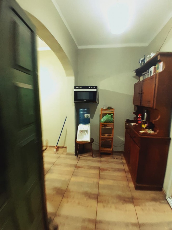 VENDE CASA ESQUINA CON GALPON Y DEPARTAMENTO