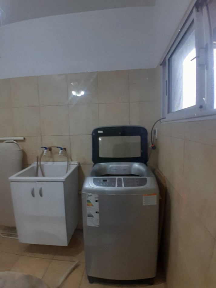VENDE CASA ESQUINA CON GALPON Y DEPARTAMENTO
