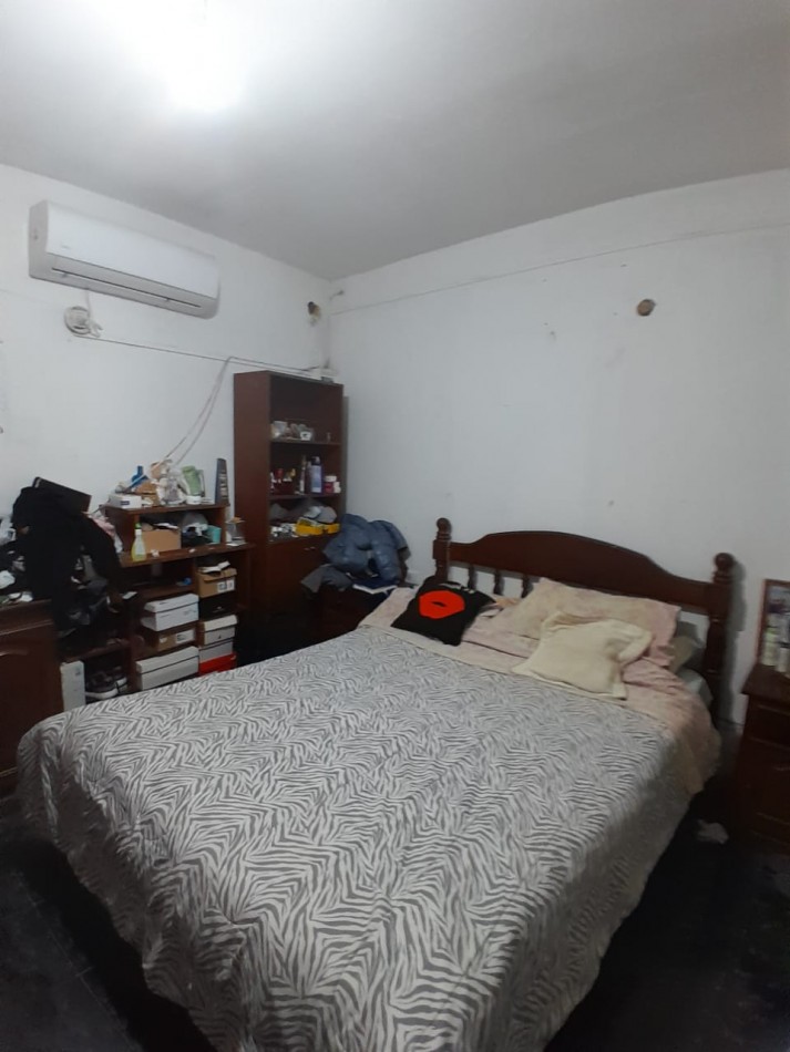 VENDE CASA ESQUINA CON GALPON Y DEPARTAMENTO