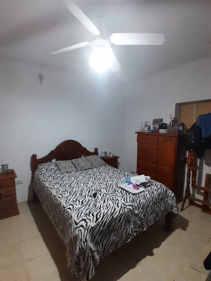 VENDE CASA ESQUINA CON GALPON Y DEPARTAMENTO