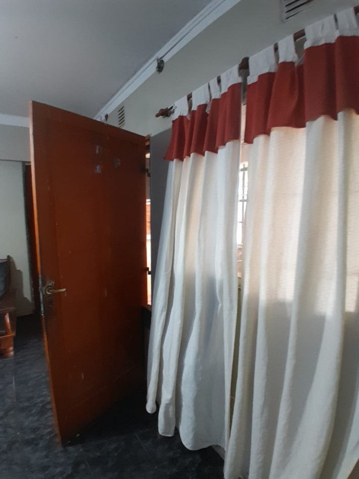 VENDE CASA ESQUINA CON GALPON Y DEPARTAMENTO