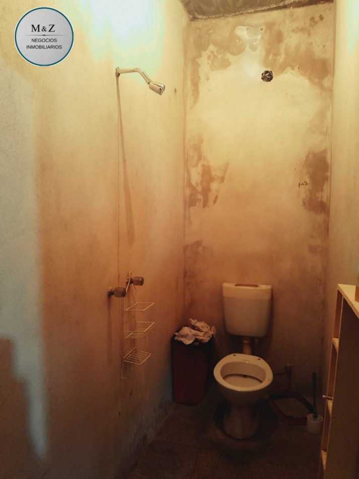 VENDE CASA ESQUINA CON GALPON Y DEPARTAMENTO