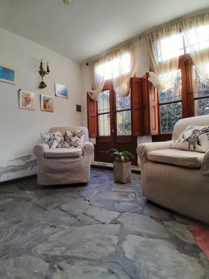 VENDE CASA CON QUINCHO 