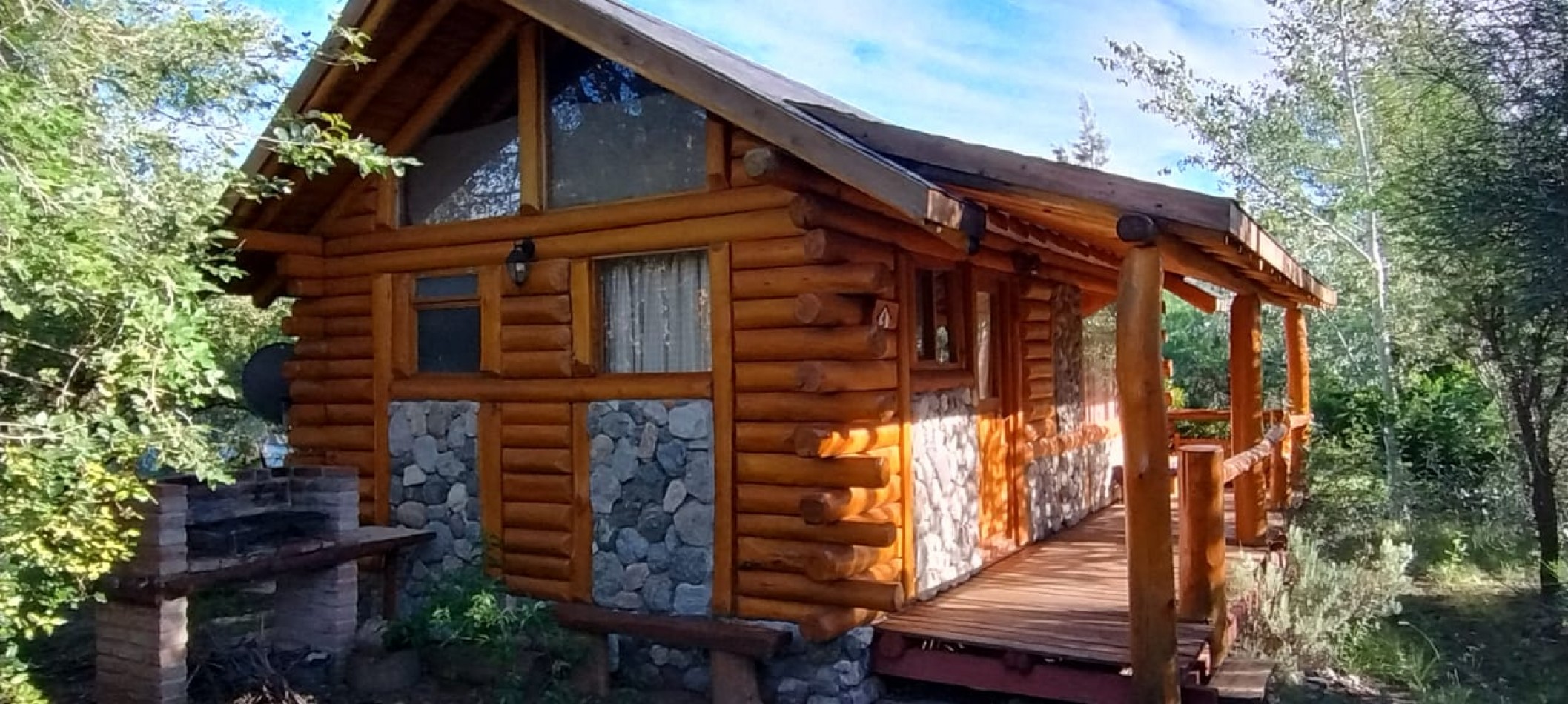 VENDE COMPLEJO DE 4 CABAÑAS EN SIERRAS MARIANAS VILLA DE LA QUEBRADA