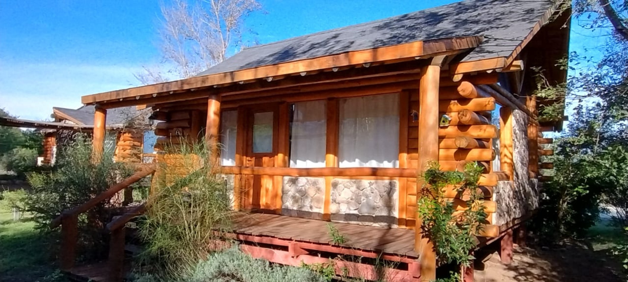 VENDE COMPLEJO DE 4 CABAÑAS EN SIERRAS MARIANAS VILLA DE LA QUEBRADA
