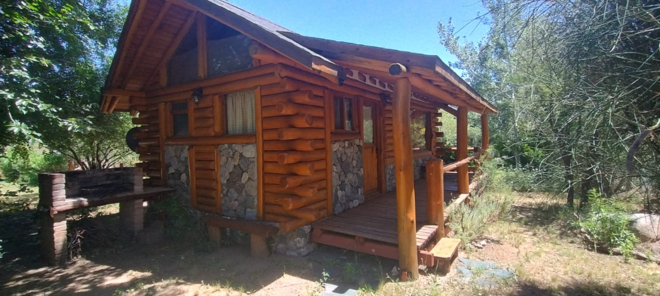 VENDE COMPLEJO DE 4 CABAÑAS EN SIERRAS MARIANAS VILLA DE LA QUEBRADA