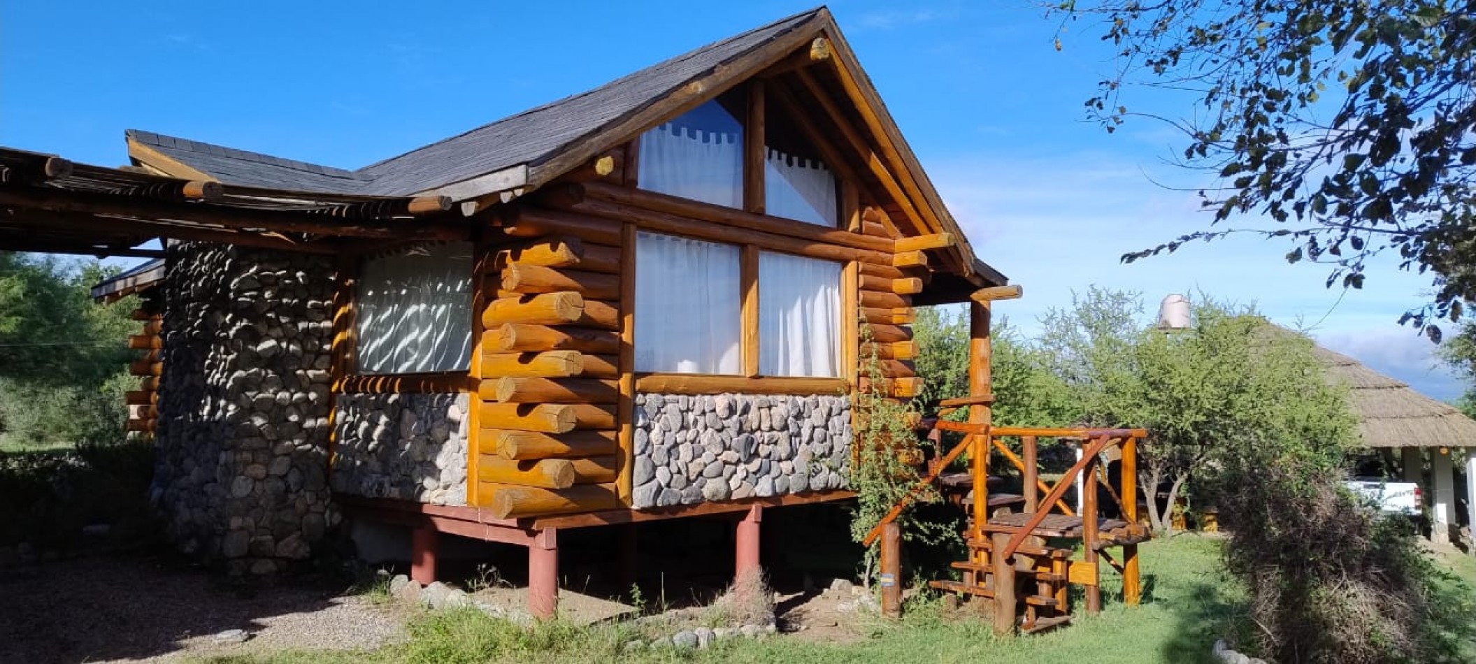 VENDE COMPLEJO DE 4 CABAÑAS EN SIERRAS MARIANAS VILLA DE LA QUEBRADA