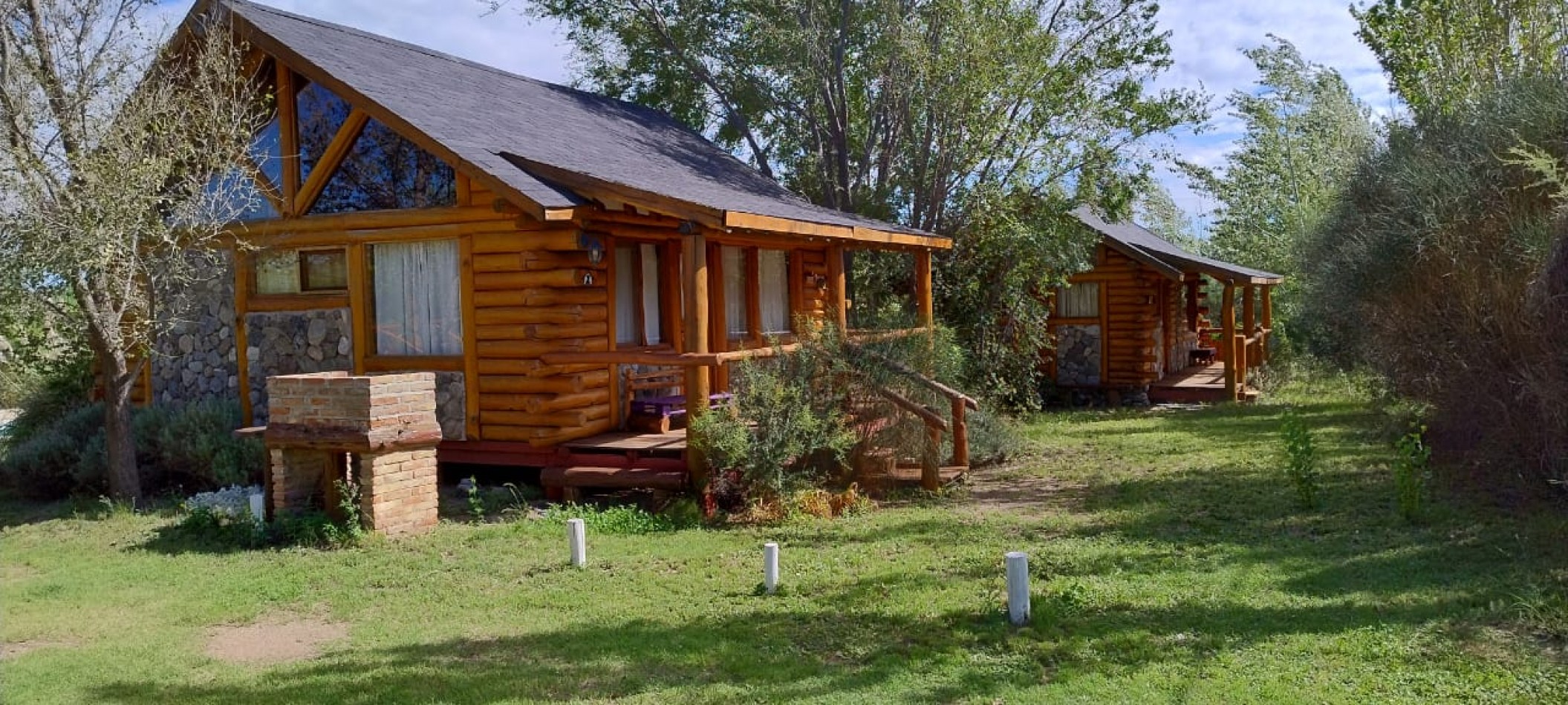 VENDE COMPLEJO DE 4 CABAÑAS EN SIERRAS MARIANAS VILLA DE LA QUEBRADA