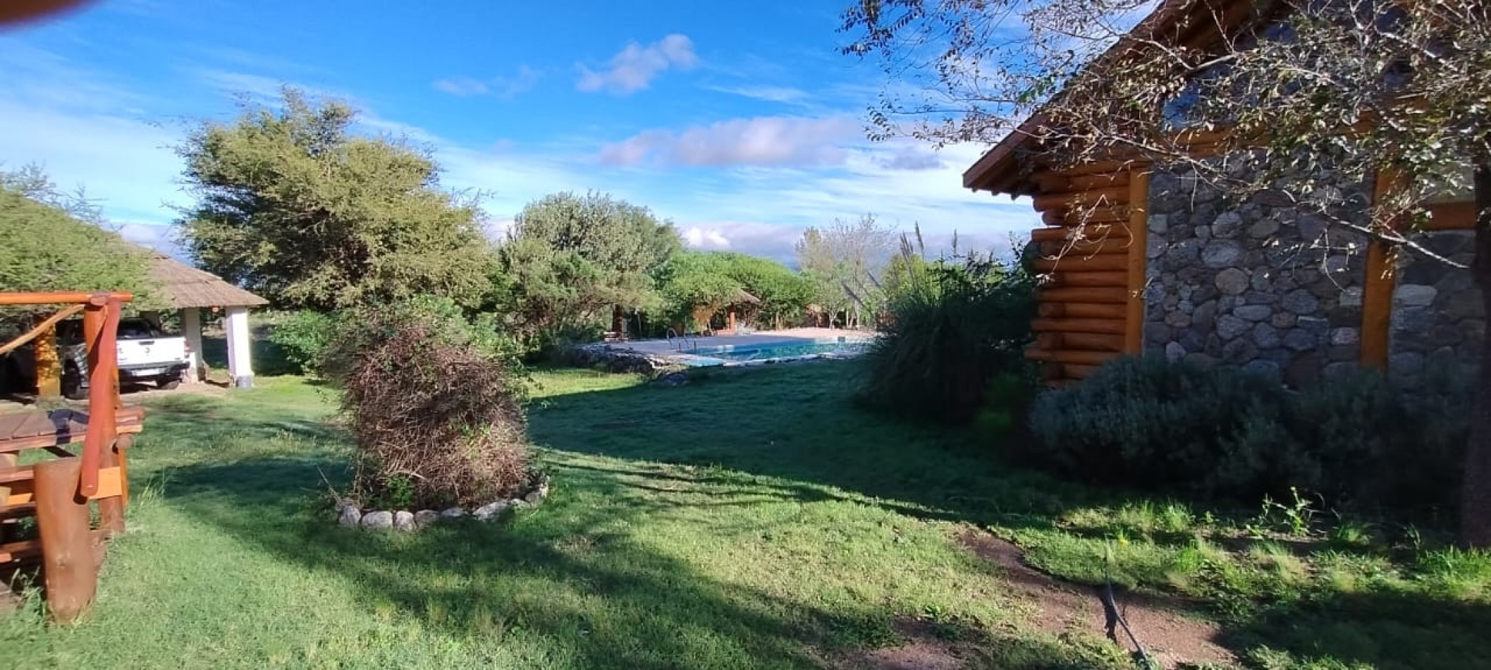 VENDE COMPLEJO DE 4 CABAÑAS EN SIERRAS MARIANAS VILLA DE LA QUEBRADA