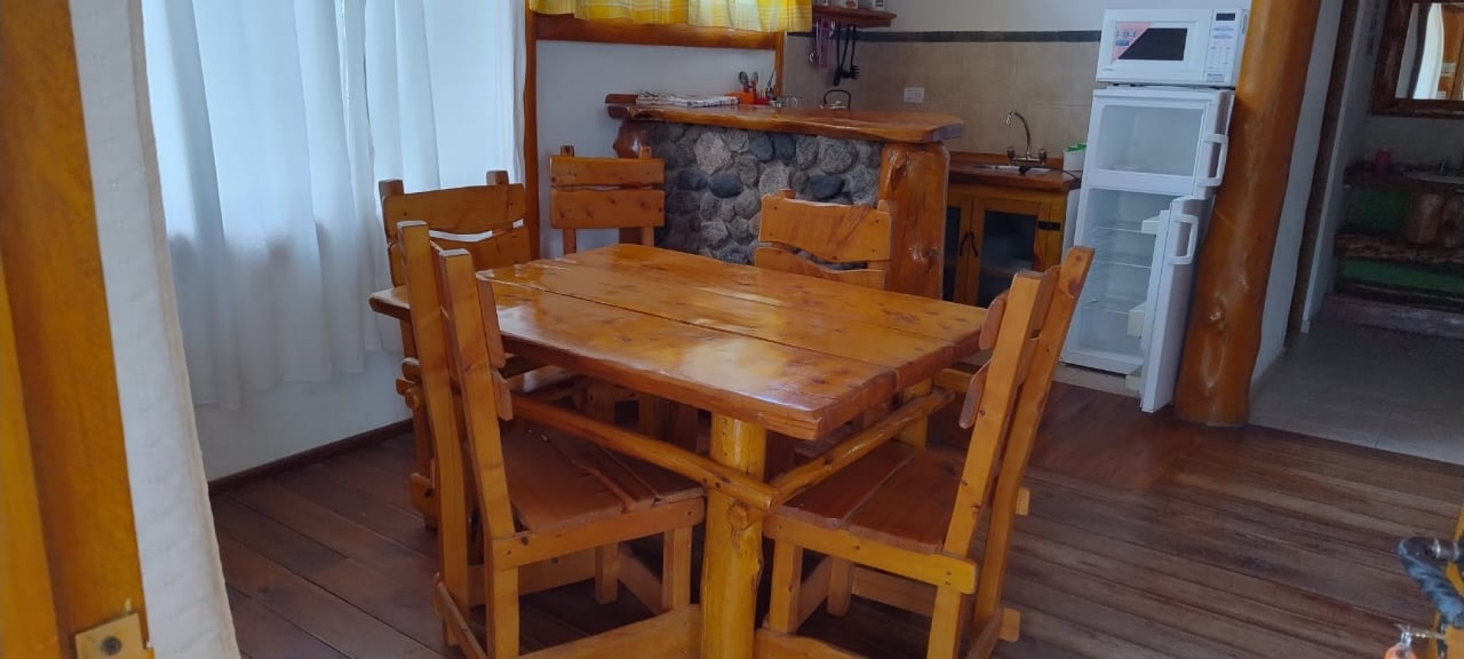 VENDE COMPLEJO DE 4 CABAÑAS EN SIERRAS MARIANAS VILLA DE LA QUEBRADA